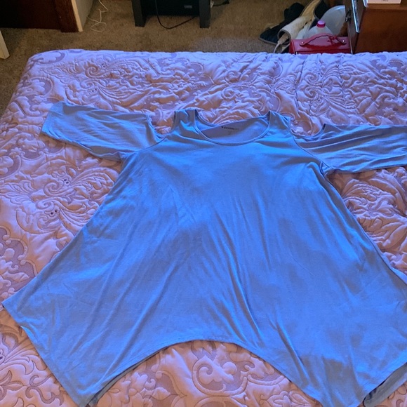 Cold shoulder light blue top, with asymmetrical hem - Picture 1 of 4